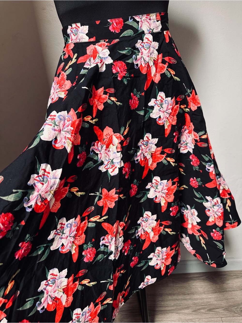 NWT Hell Bunny Floral A-Line Midi Swing Skirt in Black with Red & Pink Blooms - Picture 3 of 3